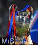 31.05.2025,  Fussball UEFA Championsleague Finale 2025:  Paris St. Germain - Inter Mailand, in der Allianz-Arena Mnchen. Siegerehrung des Championsleague-Siegers Paris St. Germain,  Spieler stemmen den Pokal hoch.