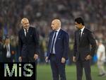 31.05.2025,  Fussball UEFA Championsleague Finale 2025:  Paris St. Germain - Inter Mailand, in der Allianz-Arena Mnchen. Siegerehrung des Championsleague-Siegers Paris St. Germain, Zur Gratulation haben sich eingefunden, v.re: Nasser Al-Khelaifi (Prsident Paris St. germain, UEFA-ExCo-Mitglied), Guiseppe Marotta (Prsident Inter Mailand), DFB Prsident Bernd Neuendorf (Deutschland), 