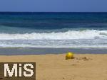 03.06.2025,  Beliebtes Reiseziel der Deutschen, Mallorca.  Cala Ratjada am Strand Cala Agulla. Wellengang im Mittelmeer.