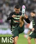 04.06.2025, Fussball UEFA Nations League 2024/25,  Halbfinale, Deutschland - Portugal, in der Allianz-Arena Mnchen. Cristiano Ronaldo (Portugal) wrmt sich auf.