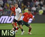 04.06.2025, Fussball UEFA Nations League 2024/25,  Halbfinale, Deutschland - Portugal, in der Allianz-Arena Mnchen. v.l. Florian Wirtz (Deutschland) gegen Joao Neves (Portugal) 