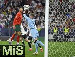 04.06.2025, Fussball UEFA Nations League 2024/25,  Halbfinale, Deutschland - Portugal, in der Allianz-Arena Mnchen. v.l. Cristiano Ronaldo (Portugal) gegen Torwart Marc Andre ter-Stegen (Deutschland) 