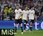 04.06.2025, Fussball UEFA Nations League 2024/25,  Halbfinale, Deutschland - Portugal, in der Allianz-Arena Mnchen. v.l. Leon Goretzka (Deutschland), Robin Koch (Deutschland) und Aleksandar Pavlovic (Deutschland) sind nach dem  1:1 unzufrieden
