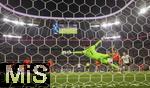 04.06.2025, Fussball UEFA Nations League 2024/25,  Halbfinale, Deutschland - Portugal, in der Allianz-Arena Mnchen. Florian Wirtz (re, Deutschland) trifft zum 1:0 per Kopfball, Torwart Diogo Costa (Portugal) hat keine Abwehrchance.