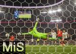 04.06.2025, Fussball UEFA Nations League 2024/25,  Halbfinale, Deutschland - Portugal, in der Allianz-Arena Mnchen. Florian Wirtz (re, Deutschland) trifft zum 1:0 per Kopfball, Torwart Diogo Costa (Portugal) hat keine Abwehrchance und fliegt vergeblich dem Ball nach.