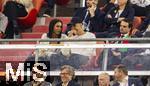 04.06.2025, Fussball UEFA Nations League 2024/25,  Halbfinale, Deutschland - Portugal, in der Allianz-Arena Mnchen. Ehrentribne, unten links: Jamal Musiala (FC Bayern Mnchen) mit seiner Schwester Latisha. 