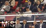 04.06.2025, Fussball UEFA Nations League 2024/25,  Halbfinale, Deutschland - Portugal, in der Allianz-Arena Mnchen. Ehrentribne, unten links: Jamal Musiala (FC Bayern Mnchen) mit seiner Schwester Latisha. 