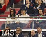 04.06.2025, Fussball UEFA Nations League 2024/25,  Halbfinale, Deutschland - Portugal, in der Allianz-Arena Mnchen. Ehrentribne, unten links: Jamal Musiala (FC Bayern Mnchen) mit seiner Schwester Latisha.  