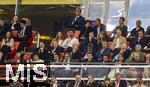 04.06.2025, Fussball UEFA Nations League 2024/25,  Halbfinale, Deutschland - Portugal, in der Allianz-Arena Mnchen. Ehrentribne, mit Ex-Nationalspieler Mats Hummels (oben mitte) mit Freundin Nicola Cavanis. unten links: Jamal Musiala (FC Bayern Mnchen) mit seiner Schwester Latisha. oben rechts: Lothar Matthus mit Begleitung Theresa Sommer, Stefan Reuter, Andreas Mller,    
