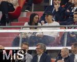 04.06.2025, Fussball UEFA Nations League 2024/25,  Halbfinale, Deutschland - Portugal, in der Allianz-Arena Mnchen. Ehrentribne, mit unten: Jamal Musiala (FC Bayern Mnchen) mit seiner Schwester Latisha.  