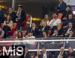 04.06.2025, Fussball UEFA Nations League 2024/25,  Halbfinale, Deutschland - Portugal, in der Allianz-Arena Mnchen. Ehrentribne, mit Ex-Nationalspieler Mats Hummels (oben re) mit Freundin Nicola Cavanis. unten links: Jamal Musiala (FC Bayern Mnchen) mit seiner Schwester Latisha.  