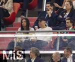 04.06.2025, Fussball UEFA Nations League 2024/25,  Halbfinale, Deutschland - Portugal, in der Allianz-Arena Mnchen. Ehrentribne, mit unten: Jamal Musiala (mitte, FC Bayern Mnchen) mit seiner Schwester Latisha.  