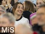 04.06.2025, Fussball UEFA Nations League 2024/25,  Halbfinale, Deutschland - Portugal, in der Allianz-Arena Mnchen. Freundin Lena Wurzenberger, von Trainer Julian Nagelsmann (Deutschland) lachend auf der Tribne.
