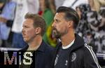 04.06.2025, Fussball UEFA Nations League 2024/25,  Halbfinale, Deutschland - Portugal, in der Allianz-Arena Mnchen. v.li: Trainer Julian Nagelsmann (Deutschland) mit Co-Trainer Sandro Wagner (Deutschland) bei der Hymne.
