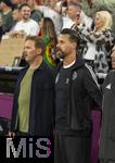 04.06.2025, Fussball UEFA Nations League 2024/25,  Halbfinale, Deutschland - Portugal, in der Allianz-Arena Mnchen. v.li: Trainer Julian Nagelsmann (Deutschland) mit Co-Trainer Sandro Wagner (Deutschland) bei der Hymne.