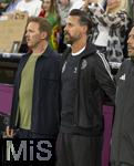 04.06.2025, Fussball UEFA Nations League 2024/25,  Halbfinale, Deutschland - Portugal, in der Allianz-Arena Mnchen. v.li: Trainer Julian Nagelsmann (Deutschland) mit Co-Trainer Sandro Wagner (Deutschland) bei der Hymne.