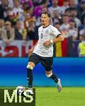 04.06.2025, Fussball UEFA Nations League 2024/25,  Halbfinale, Deutschland - Portugal, in der Allianz-Arena Mnchen. Robin Koch (Deutschland) am Ball 