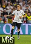 04.06.2025, Fussball UEFA Nations League 2024/25,  Halbfinale, Deutschland - Portugal, in der Allianz-Arena Mnchen. Robin Koch (Deutschland) am Ball 