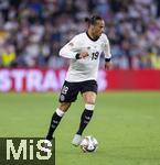 04.06.2025, Fussball UEFA Nations League 2024/25,  Halbfinale, Deutschland - Portugal, in der Allianz-Arena Mnchen. Leroy Sane (Deutschland) am Ball 