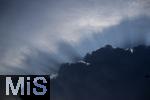 04.06.2025, Fussball UEFA Nations League 2024/25,  Halbfinale, Deutschland - Portugal, in der Allianz-Arena Mnchen. Vor dem Spiel bilden sich starke Gewitterwolken nahe des Stadions.