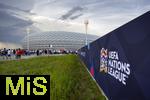 04.06.2025, Fussball UEFA Nations League 2024/25,  Halbfinale, Deutschland - Portugal, in der Allianz-Arena Mnchen. Zuschauer strmen zu den Eingngen vor Spielbeginn. 