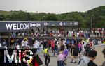 04.06.2025, Fussball UEFA Nations League 2024/25,  Halbfinale, Deutschland - Portugal, in der Allianz-Arena Mnchen. Zuschauer strmen zu den Eingngen vor Spielbeginn.  
