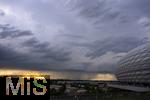 04.06.2025, Fussball UEFA Nations League 2024/25,  Halbfinale, Deutschland - Portugal, in der Allianz-Arena Mnchen. Vor dem Spiel bilden sich starke Gewitterwolken nahe des Stadions.