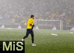 04.06.2025, Fussball UEFA Nations League 2024/25,  Halbfinale, Deutschland - Portugal, in der Allianz-Arena Mnchen. Vor dem Spiel geht ein Hagelsturm ber dem Stadion herunter. Die Spieler mssen wieder vom Platzt gehen beim Aufwrmen.