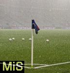 04.06.2025, Fussball UEFA Nations League 2024/25,  Halbfinale, Deutschland - Portugal, in der Allianz-Arena Mnchen. Vor dem Spiel geht ein Hagelsturm ber dem Stadion herunter. Die Spieler mssen wieder vom Platzt gehen beim Aufwrmen.