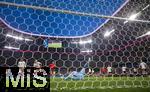 04.06.2025, Fussball UEFA Nations League 2024/25,  Halbfinale, Deutschland - Portugal, in der Allianz-Arena Mnchen. Torwart Marc Andre ter-Stegen (Deutschland) hechtet zum Ball.