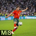 04.06.2025, Fussball UEFA Nations League 2024/25,  Halbfinale, Deutschland - Portugal, in der Allianz-Arena Mnchen. Joao Neves (Portugal) am Ball 
