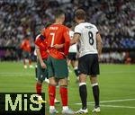 04.06.2025, Fussball UEFA Nations League 2024/25,  Halbfinale, Deutschland - Portugal, in der Allianz-Arena Mnchen. v.li: Cristiano Ronaldo (Portugal) und Leon Goretzka (Deutschland) 