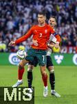 04.06.2025, Fussball UEFA Nations League 2024/25,  Halbfinale, Deutschland - Portugal, in der Allianz-Arena Mnchen. Robin Koch (Deutschland) gegen Cristiano Ronaldo (Portugal) 