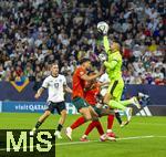 04.06.2025, Fussball UEFA Nations League 2024/25,  Halbfinale, Deutschland - Portugal, in der Allianz-Arena Mnchen. re: Torwart Diogo Costa (Portugal) am Ball , li. Florian Wirtz (Deutschland) 