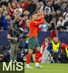 04.06.2025, Fussball UEFA Nations League 2024/25,  Halbfinale, Deutschland - Portugal, in der Allianz-Arena Mnchen. Auswechslung Cristiano Ronaldo (Portugal), der bedankt sich bei den Fans 