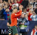 04.06.2025, Fussball UEFA Nations League 2024/25,  Halbfinale, Deutschland - Portugal, in der Allianz-Arena Mnchen. Auswechslung Cristiano Ronaldo (Portugal), der bedankt sich bei den Fans 