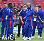 05.06.2025, Fussball UEFA Nations League 2024/25,  Halbfinale, Spanien - Frankreich, in der MHP-Arena Stuttgart, Nico Williams und Lamine Yamal (beide Spanien)