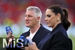 05.06.2025, Fussball UEFA Nations League 2024/25,  Halbfinale, Spanien - Frankreich, in der MHP-Arena Stuttgart, Bastian Schweinsteiger und TV Moderatorin Esther Sedlaczek (beide Deutschland).