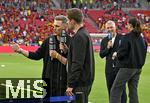 05.06.2025, Fussball UEFA Nations League 2024/25,  Halbfinale, Spanien - Frankreich, in der MHP-Arena Stuttgart, ARD Experte Bastian Schweinsteiger und TV Moderatorin Esther Sedlaczek (beide Deutschland). Vorne sein Bruder DAZN Experte Tobias Schweinsteiger (Deutschland)