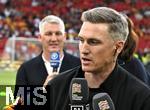 05.06.2025, Fussball UEFA Nations League 2024/25,  Halbfinale, Spanien - Frankreich, in der MHP-Arena Stuttgart, ARD Experte Bastian Schweinsteiger  ( Deutschland). Vorne sein Bruder DAZN Experte Tobias Schweinsteiger (Deutschland)