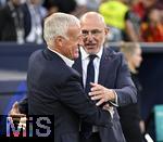 05.06.2025, Fussball UEFA Nations League 2024/25,  Halbfinale, Spanien - Frankreich, in der MHP-Arena Stuttgart, v.l. Trainer Didier Deschamps (Frankreich) herzt Trainer Luis de la Fuente (Spanien) 