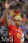 05.06.2025, Fussball UEFA Nations League 2024/25,  Halbfinale, Spanien - Frankreich, in der MHP-Arena Stuttgart, Lamine Yamal (Spanien) winkt
