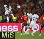 05.06.2025, Fussball UEFA Nations League 2024/25,  Halbfinale, Spanien - Frankreich, in der MHP-Arena Stuttgart, Ousmane Dembele (Frankreich) kpft. Marc Cucurella (Spanien) 