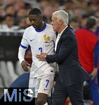 05.06.2025, Fussball UEFA Nations League 2024/25,  Halbfinale, Spanien - Frankreich, in der MHP-Arena Stuttgart, Trainer Didier Deschamps (Frankreich) trstet Ousmane Dembele (Frankreich) 