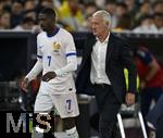 05.06.2025, Fussball UEFA Nations League 2024/25,  Halbfinale, Spanien - Frankreich, in der MHP-Arena Stuttgart, Trainer Didier Deschamps (Frankreich) trstet Ousmane Dembele (Frankreich) 