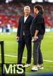 05.06.2025, Fussball UEFA Nations League 2024/25,  Halbfinale, Spanien - Frankreich, in der MHP-Arena Stuttgart, Experte am TV-Mikrofon: Bastian Schweinsteiger (li, ARD) mit Esther Sedlaczek.
