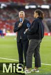 05.06.2025, Fussball UEFA Nations League 2024/25,  Halbfinale, Spanien - Frankreich, in der MHP-Arena Stuttgart, Experte am TV-Mikrofon: Bastian Schweinsteiger (li, ARD) mit Esther Sedlaczek.