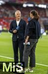 05.06.2025, Fussball UEFA Nations League 2024/25,  Halbfinale, Spanien - Frankreich, in der MHP-Arena Stuttgart, Experte am TV-Mikrofon: Bastian Schweinsteiger (li, ARD) mit Esther Sedlaczek.