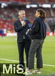 05.06.2025, Fussball UEFA Nations League 2024/25,  Halbfinale, Spanien - Frankreich, in der MHP-Arena Stuttgart, Experte am TV-Mikrofon: Bastian Schweinsteiger (li, ARD) mit Esther Sedlaczek.