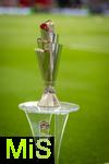 05.06.2025, Fussball UEFA Nations League 2024/25,  Halbfinale, Spanien - Frankreich, in der MHP-Arena Stuttgart,  Der Pokal (Nations-League-Pokal) steht im Stadion bereit.  